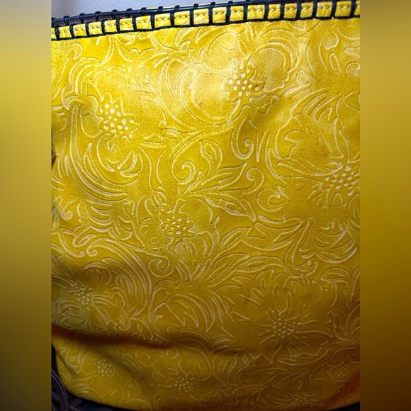 Madi Studio by Madi Claire"Soyora' Tool Embossed Floral Zip Top Tote Bag - EUC - Picture 5 of 12